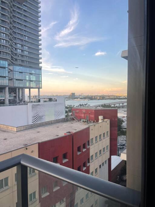 Vibrant Studio Downtown Miami Apartment Bagian luar foto